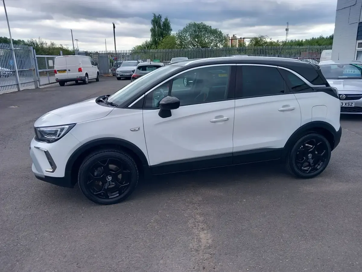 Used Vauxhall Crossland SRi 2021 White SUV