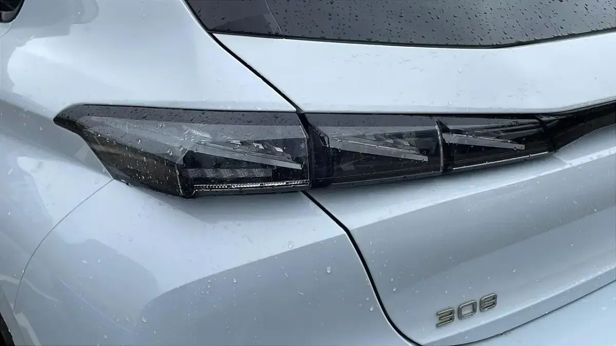 Used Peugeot 308 GT 134 HP (98 kW) 2025 White Hatchback
