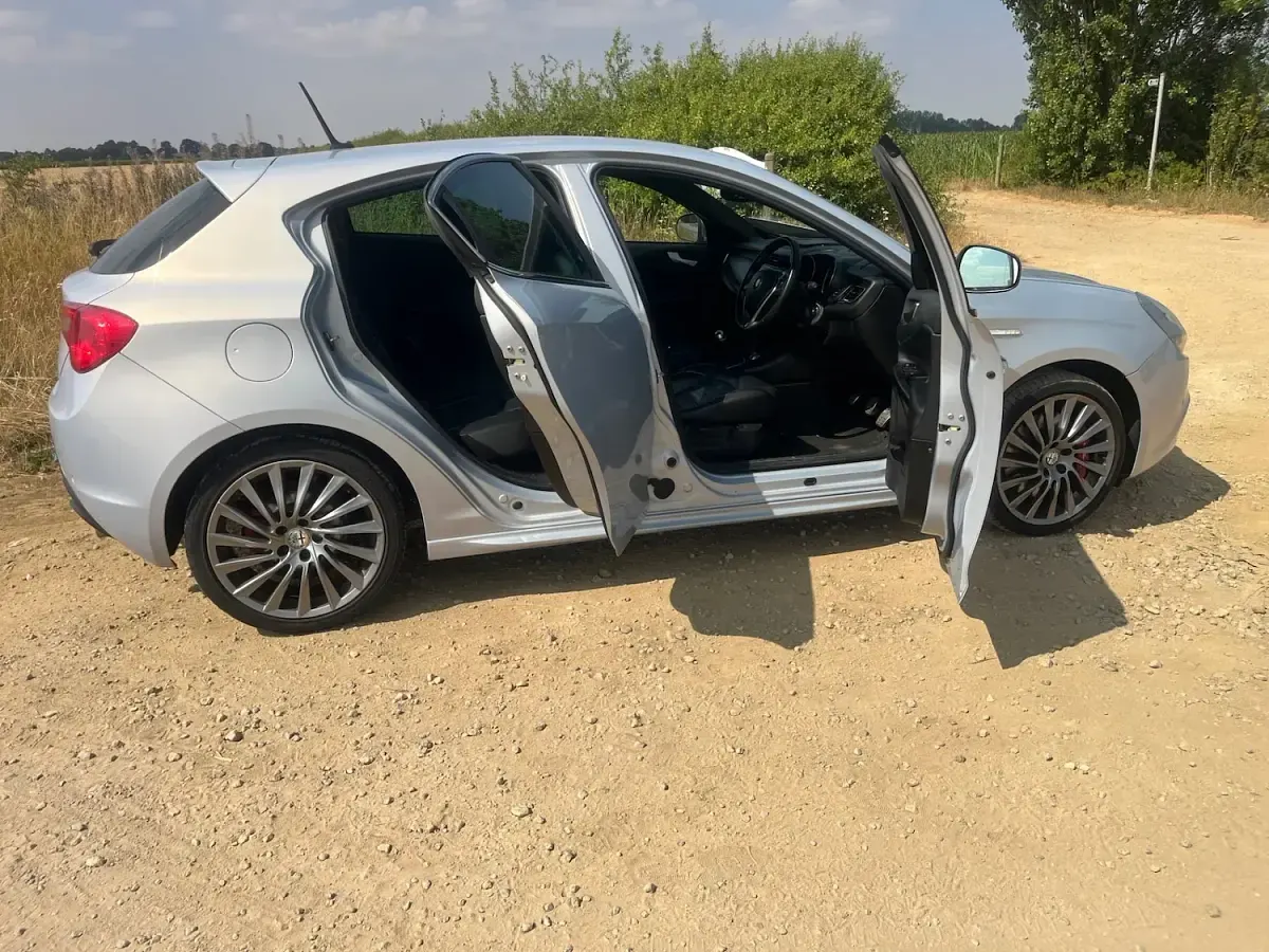 Used Alfa Romeo Giulietta 147 HP (108 kW) 2014 White Hatchback