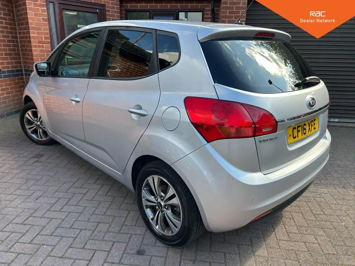 Second-hand Kia Venga 123 CP (90 kW) 2016 Argintiu Hatchback