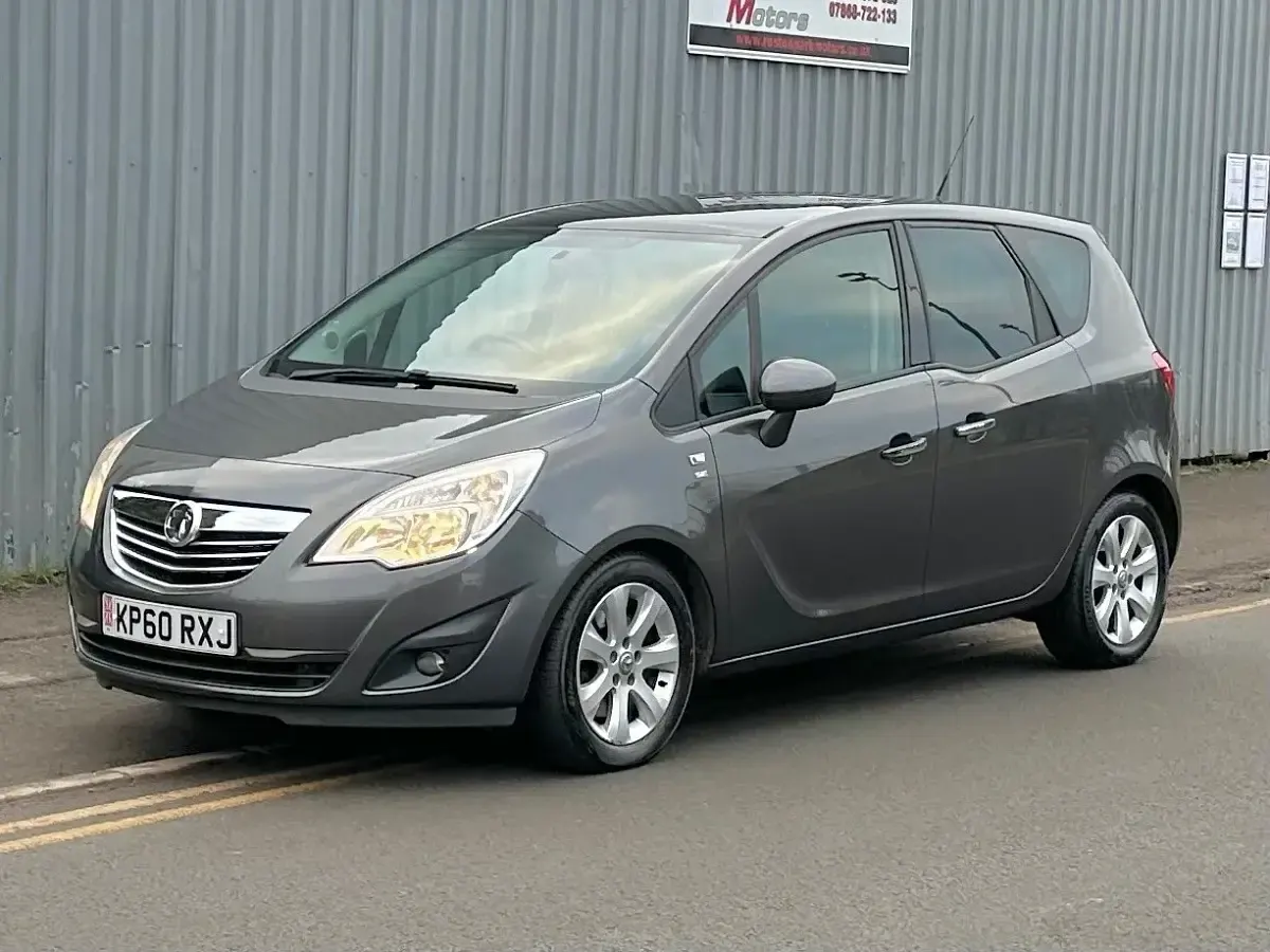 Begagnad Vauxhall Meriva 100 HK (73 kW) 2010 Grå Minibuss