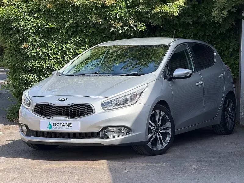 Used Kia Ceed 126 HP (92 kW) 2015 Silver Hatchback