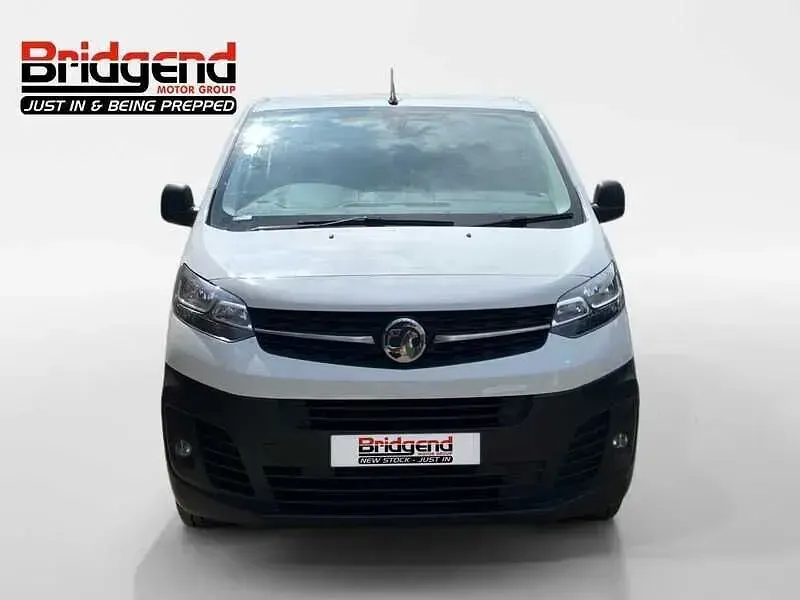 Used Vauxhall Vivaro S 100 HP (73 kW) 2023 White MPV