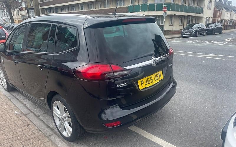 Used Vauxhall Zafira Tourer SRi 140 HP (102 kW) 2015 Black MPV