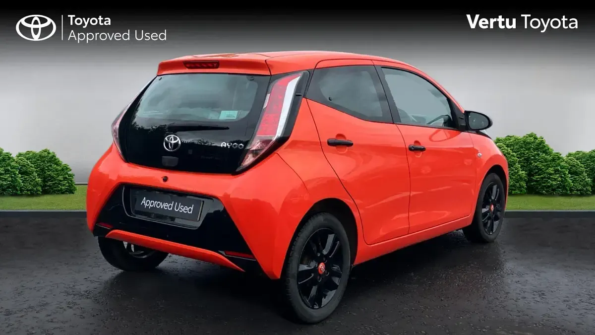 Used Toyota Aygo X-cite 69 HP (50 kW) 2014 Orange twist Hatchback