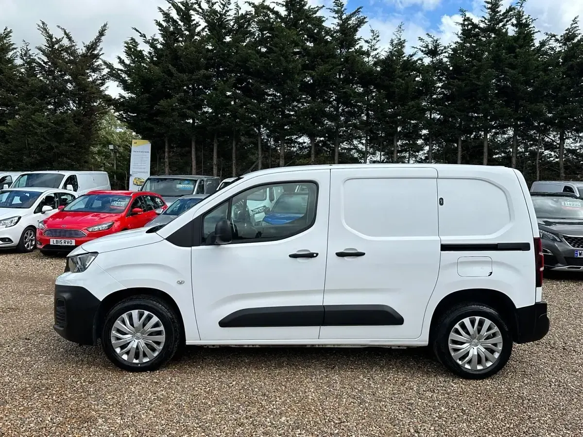 Used Peugeot Partner 131 HP (96 kW) 2020 White MPV