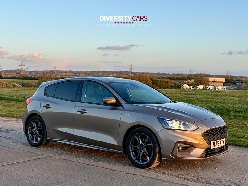 Used Ford Focus ST-Line 125 HP (91 kW) 2019 Silver Hatchback