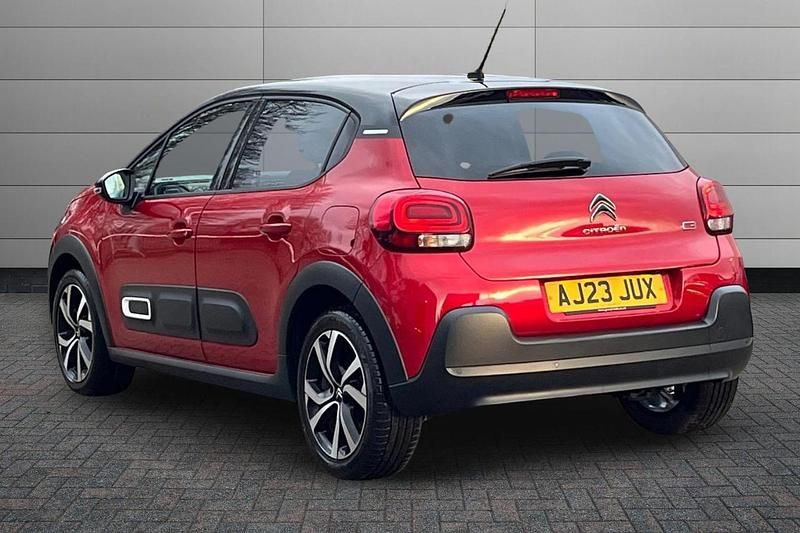 Used Citroën C3 PureTech 82 HP (60 kW) 2023 Elixir red Hatchback