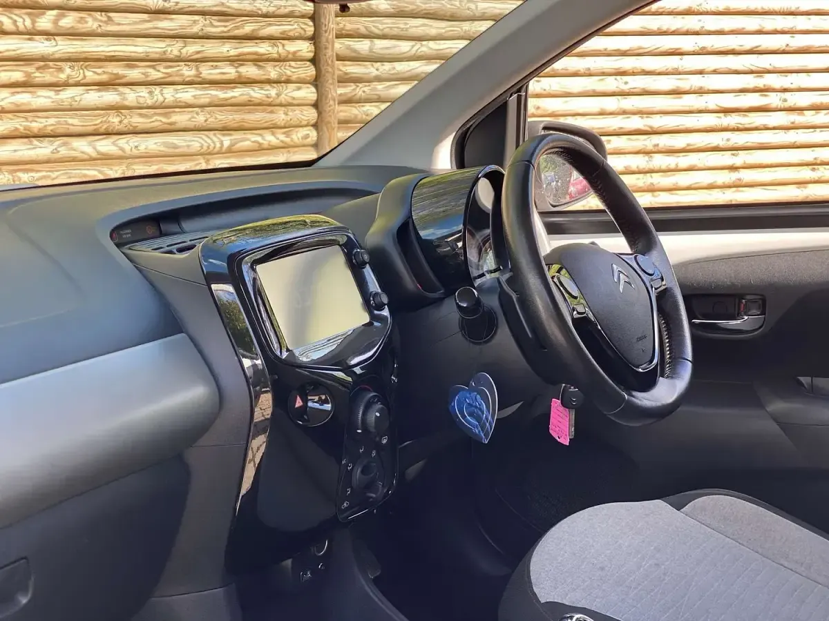 Used Citroën C1 Flair 68 HP (50 kW) 2015 White Hatchback