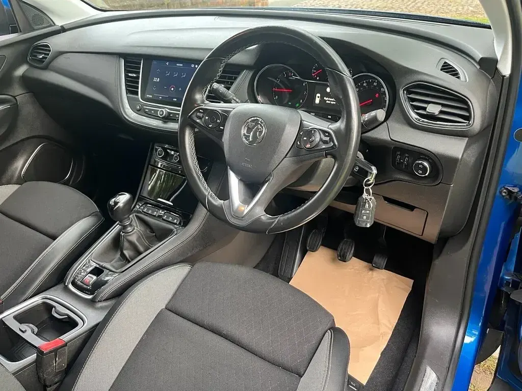 Used Vauxhall Grandland X S 130 HP (95 kW) 2018 Blue SUV