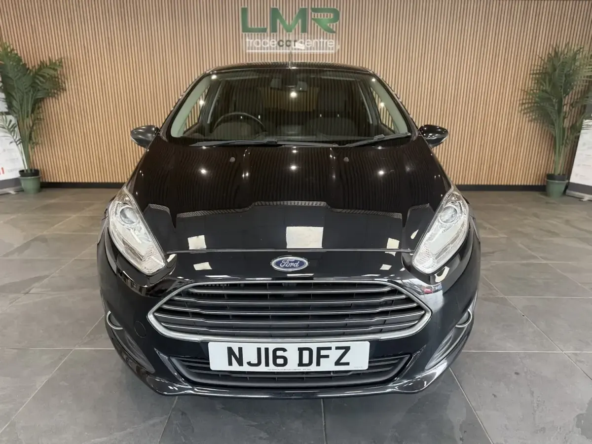 Używany Ford Fiesta Titanium 95 KM (69 kW) 2016 Czarny Hatchback