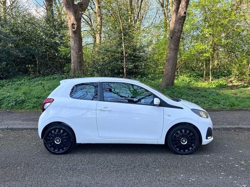 Used Peugeot 108 Active 68 HP (50 kW) 2015 White Hatchback
