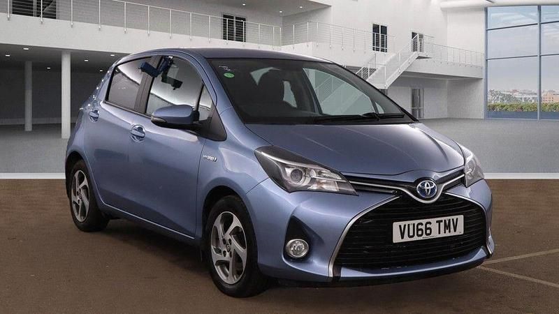 Blue Used 2016 Toyota Yaris Hybrid Hatchback | £9,995 (A bit pricey) - Image 1/4
