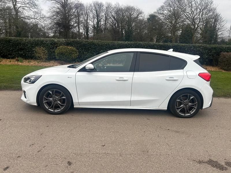 Used Ford Focus ST-Line 125 HP (91 kW) 2019 White Hatchback