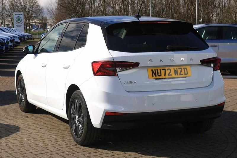 Used Skoda Fabia Colour Edition 59 HP (43 kW) 2023 Moon white metallic black magic pearl effect Hatchback