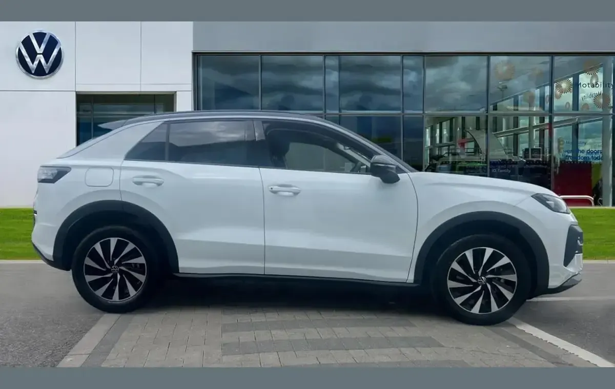 New VW T-Roc Life 147 HP (108 kW) 2026 White SUV
