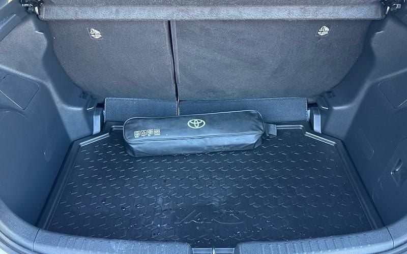 Used Toyota Yaris Hybrid Design 116 HP (85 kW) 2025 Hatchback