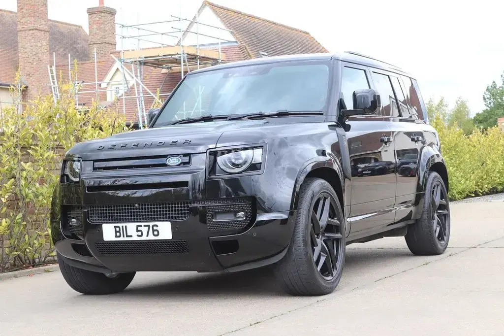 Used Land Rover Defender S 250 HP (183 kW) 2024 Black SUV