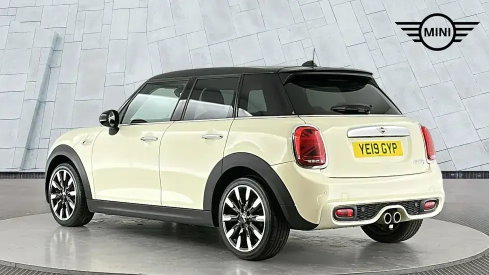 Used Mini Cooper S Exclusive 189 HP (139 kW) 2019 White Hatchback