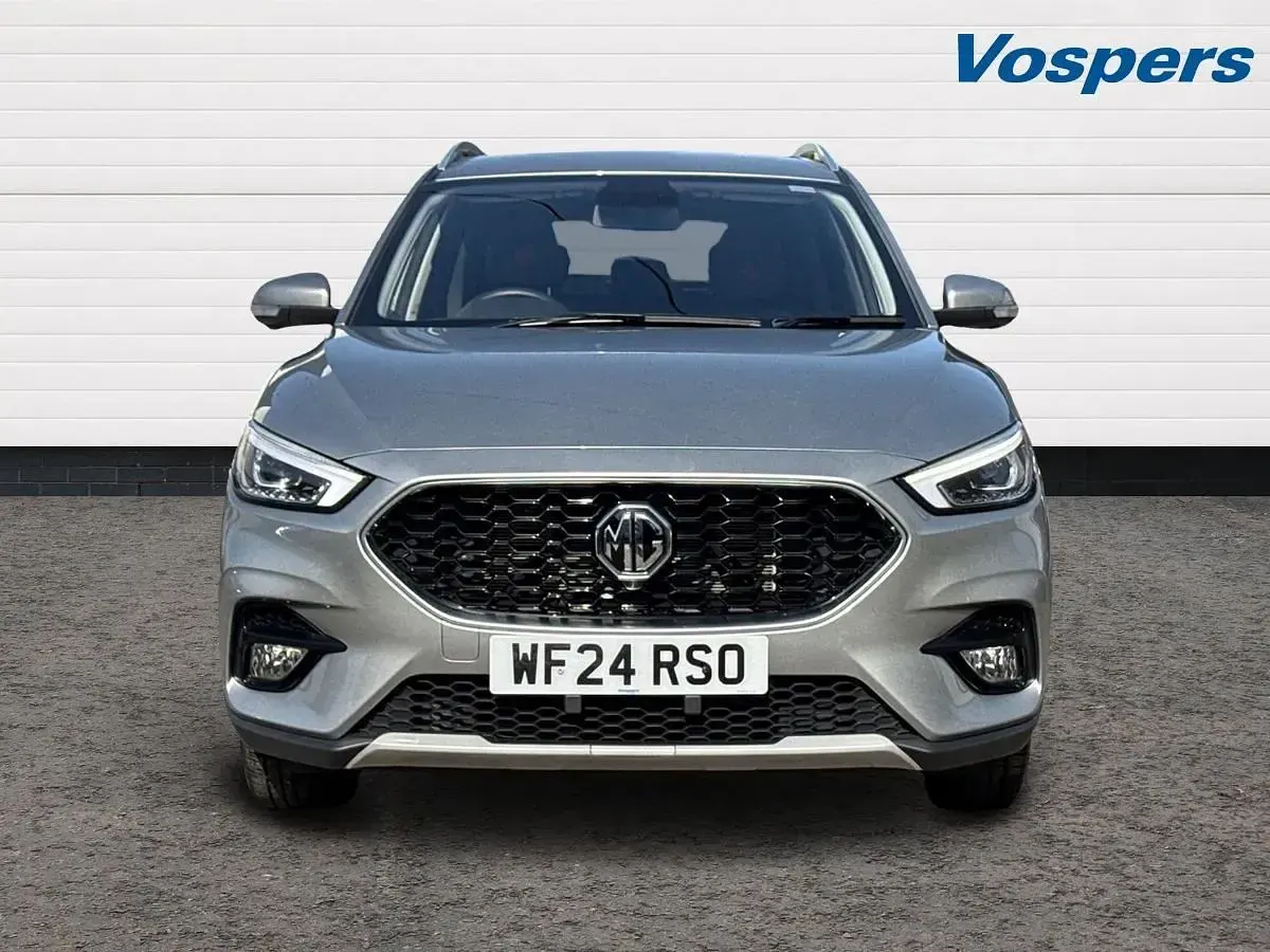 Usado MG ZS Exclusive 105 CV (77 kW) 2024 Plateado Berlina