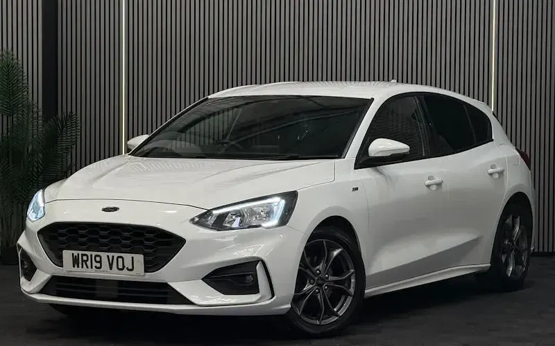Used Ford Focus ST-Line 120 HP (88 kW) 2017 White Estate
