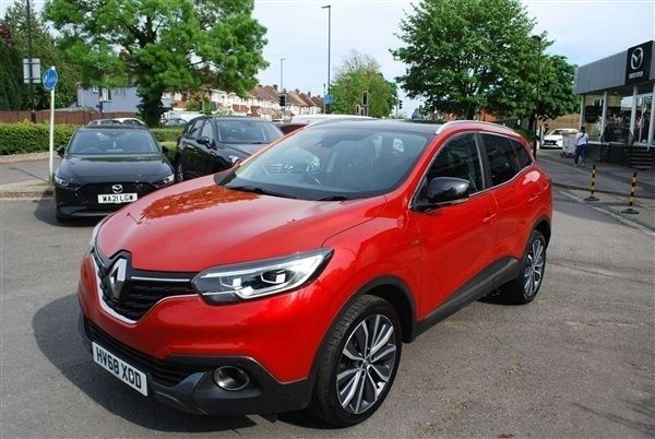 Red Used 2018 Renault Kadjar Signature SUV | £10,000 (Fair price) - Image 1/1