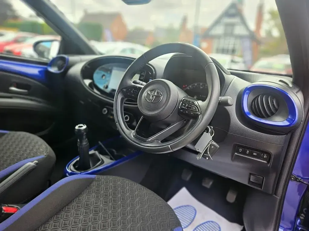 Used Toyota Aygo X 72 HP (52 kW) 2022 Blue SUV
