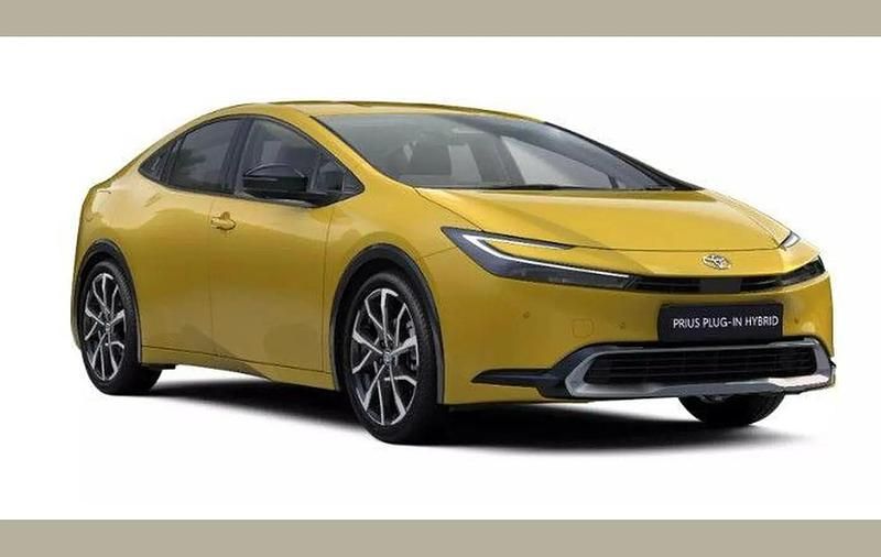 Used Toyota Prius 223 HP (164 kW) 2025 Yellow Hatchback