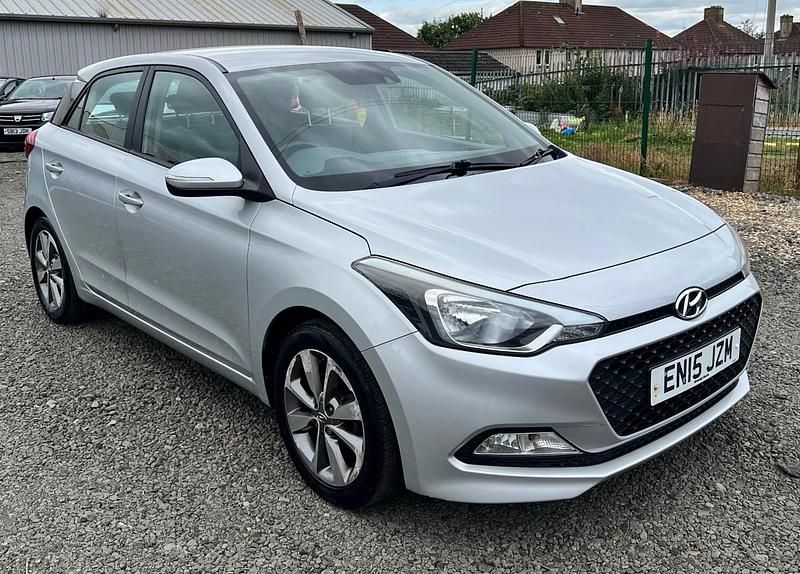 Silver Used 2015 Hyundai i20 SE Hatchback | £4,185 (Fair price) - Image 1/4