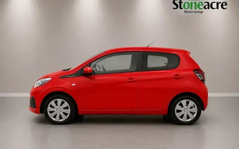 Used Peugeot 108 Active 72 HP (52 kW) 2021 Red Hatchback