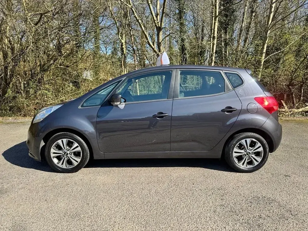 Used Kia Venga 90 HP (66 kW) 2016 Silver Hatchback