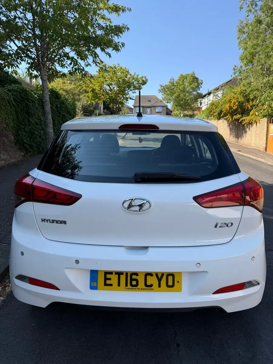 Used Hyundai i20 2016 White Hatchback