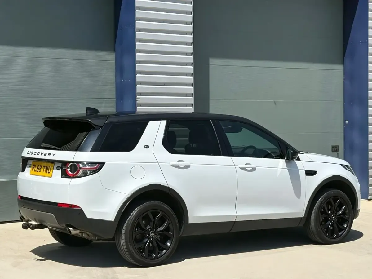 Used Land Rover Discovery Sport Landmark 177 HP (130 kW) 2018 White SUV