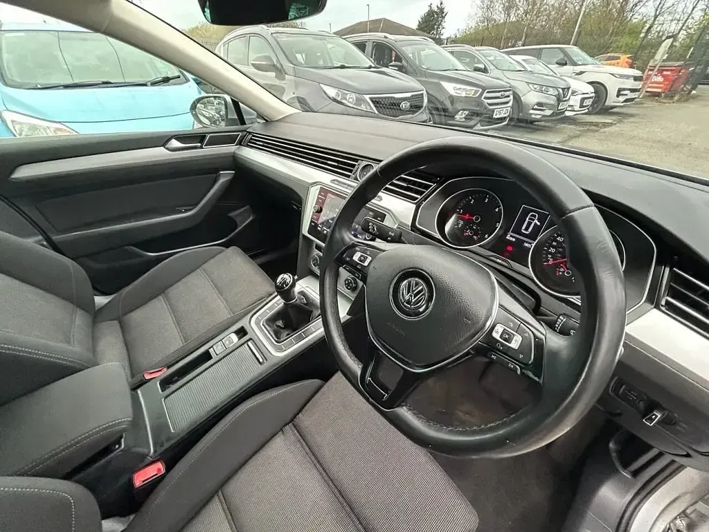 Begagnad VW Passat Business 120 HK (88 kW) 2017 Silver Kombi
