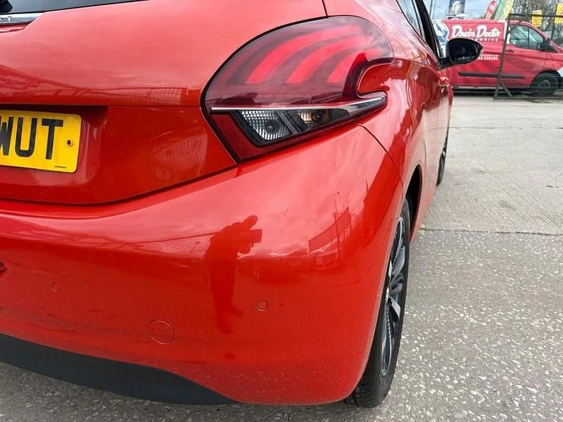 Used Peugeot 208 Allure 82 HP (60 kW) 2015 Orange Hatchback