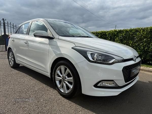 White Used 2015 Hyundai i20 SE Hatchback | £6,950 (Good price) - Image 1/4