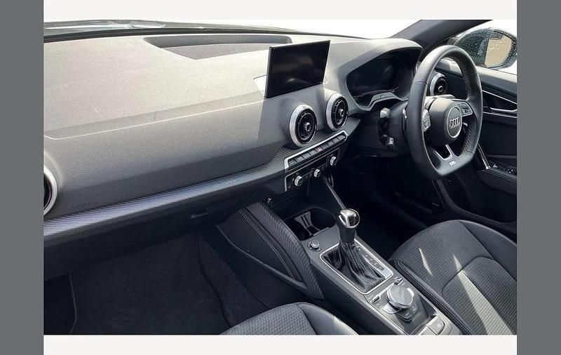 Używany Audi SQ2 Black Edition 300 KM (220 kW) 2023 Szary SUV