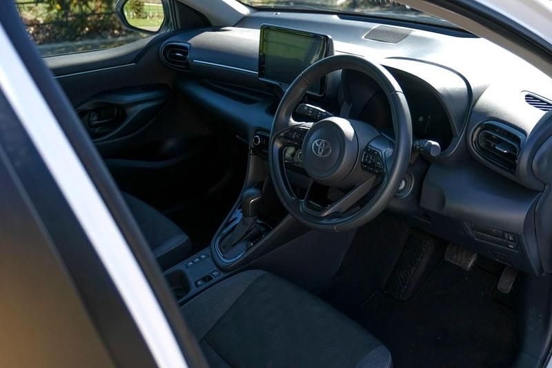 Used Toyota Yaris Hybrid Design 2024 White Hatchback