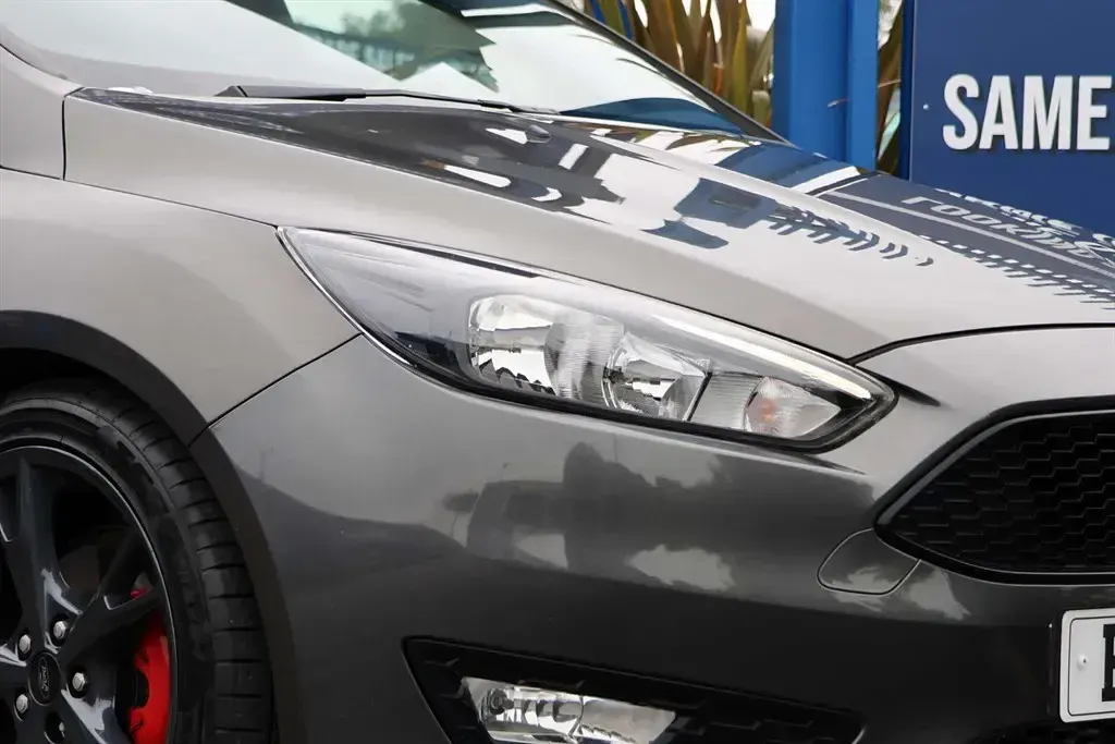 Used Ford Focus ST-Line X 140 HP (102 kW) 2018 Grey Hatchback