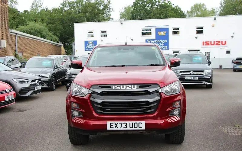 Used Isuzu D-Max 165 HP (121 kW) 2024 Cabriolet