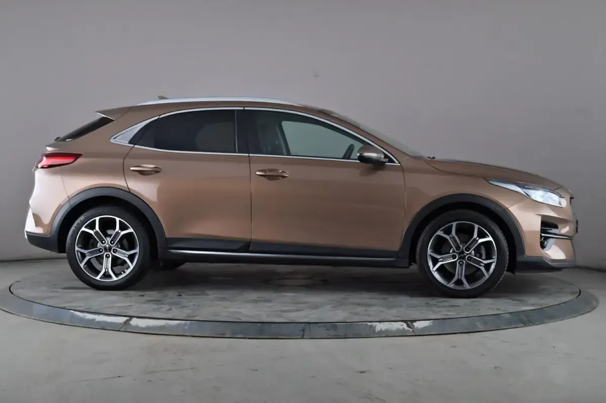 Usado Kia XCeed 158 HP (116 kW) 2022 Castanho SUV
