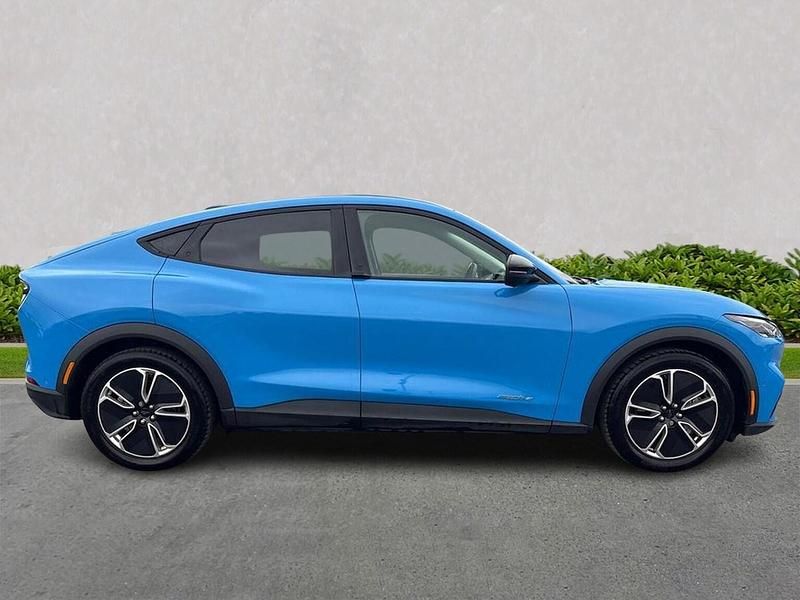 Used Ford Mustang Select 268 HP (197 kW) 2024 Blue Hatchback