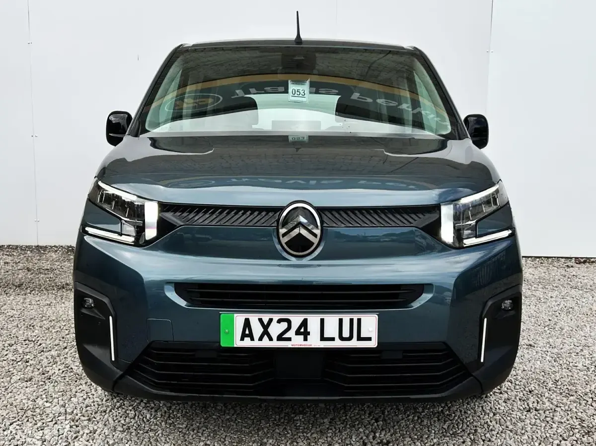 Gebraucht Citroën e-Berlingo 100 kW (136 PS) 2024 Blau Van / Kleinbus