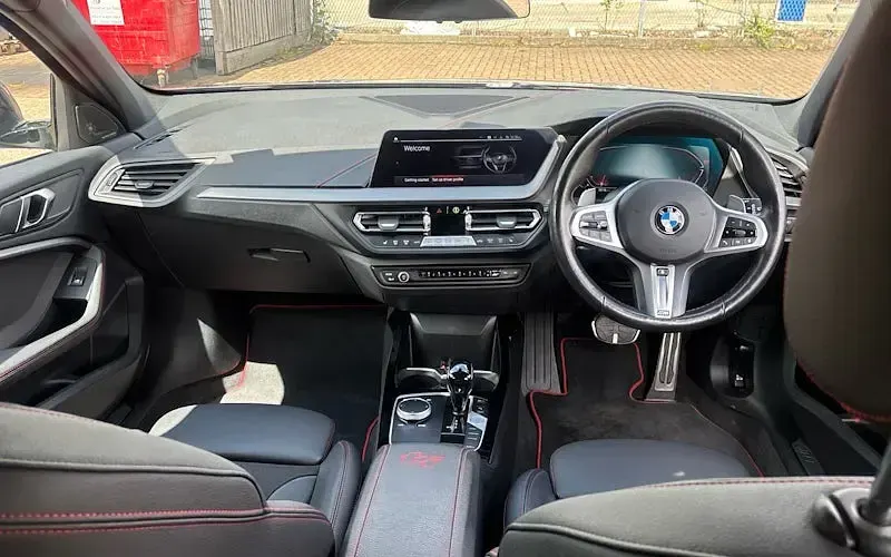 Usado BMW 128 Comfort Edition 265 CV (194 kW) 2024 Gris Utilitario