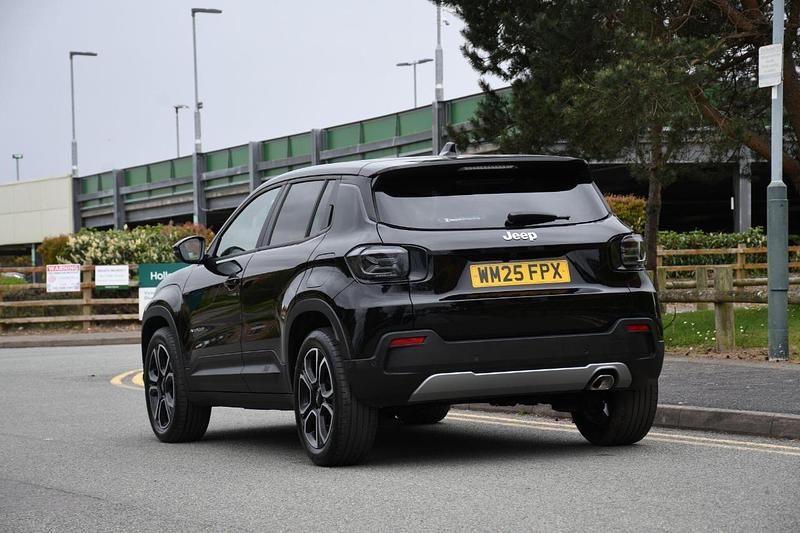 Used Jeep Avenger Summit 100 HP (73 kW) 2025 Red SUV