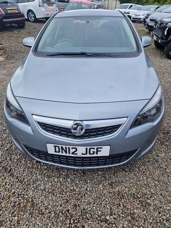 Second-hand Vauxhall Astra SRi 165 CP (121 kW) 2012 Argintiu Hatchback