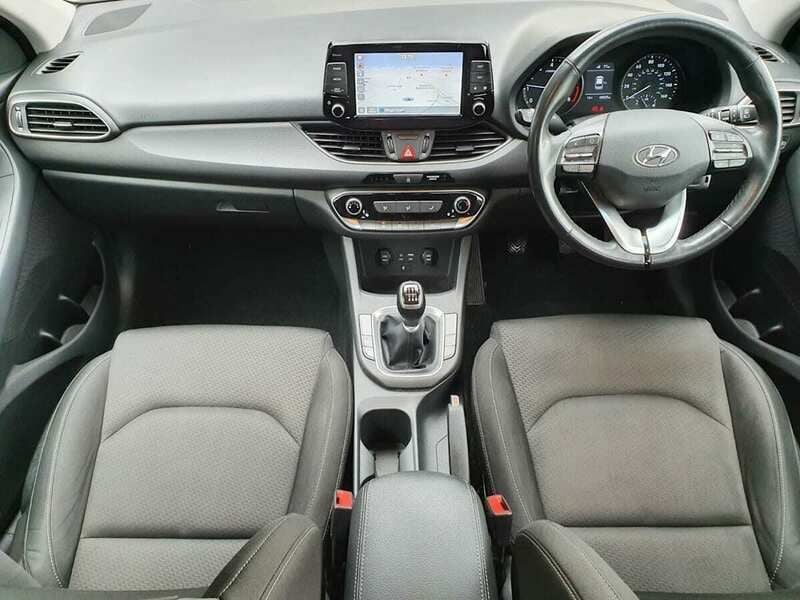 Used Hyundai i30 SE 118 HP (86 kW) 2018 Red Hatchback