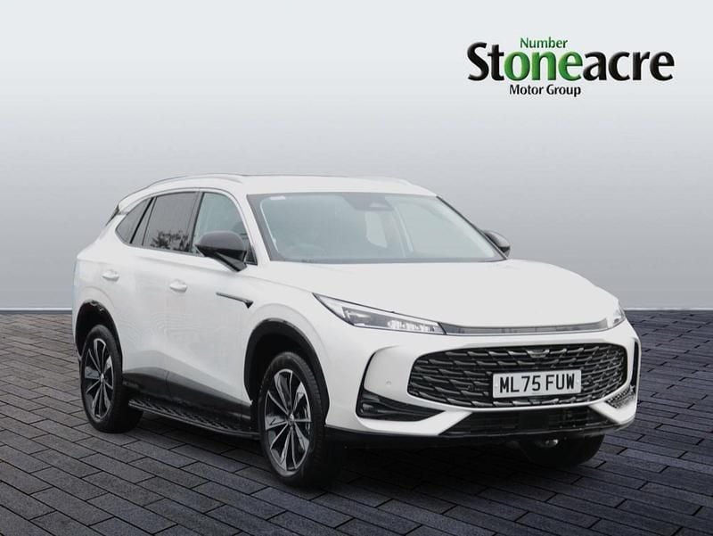 White New 2025 MG HS Trophy SUV | £28,495 (Expensive) - Image 1/2