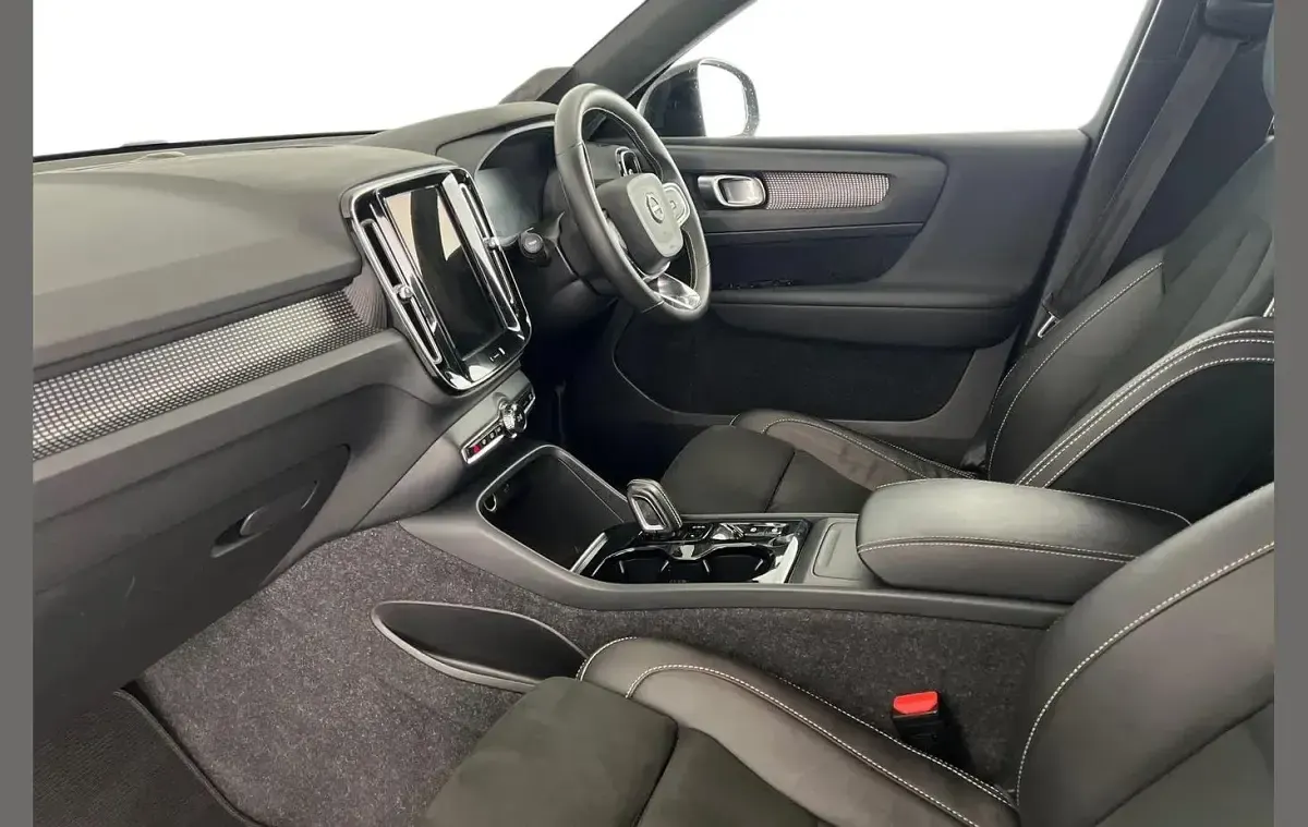 Used Volvo XC40 R-Design 163 HP (119 kW) 2021 Black SUV