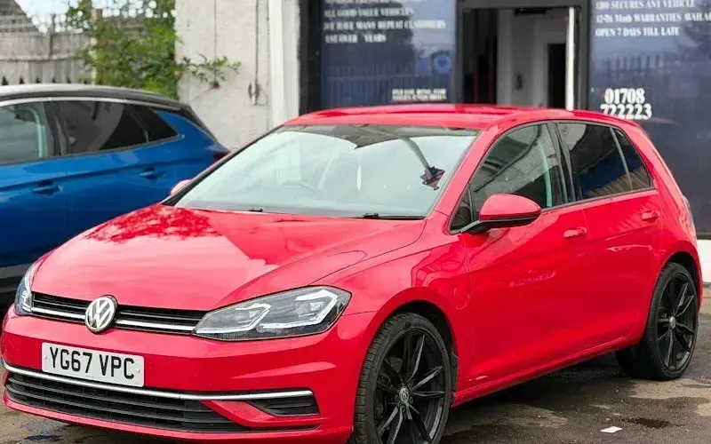 Used VW Golf VII SE 125 HP (91 kW) 2017 Red Hatchback